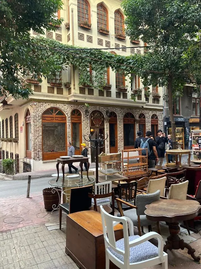Centrally Located, 2+1 House In Taksim, Cihangir Apartment Istanbul